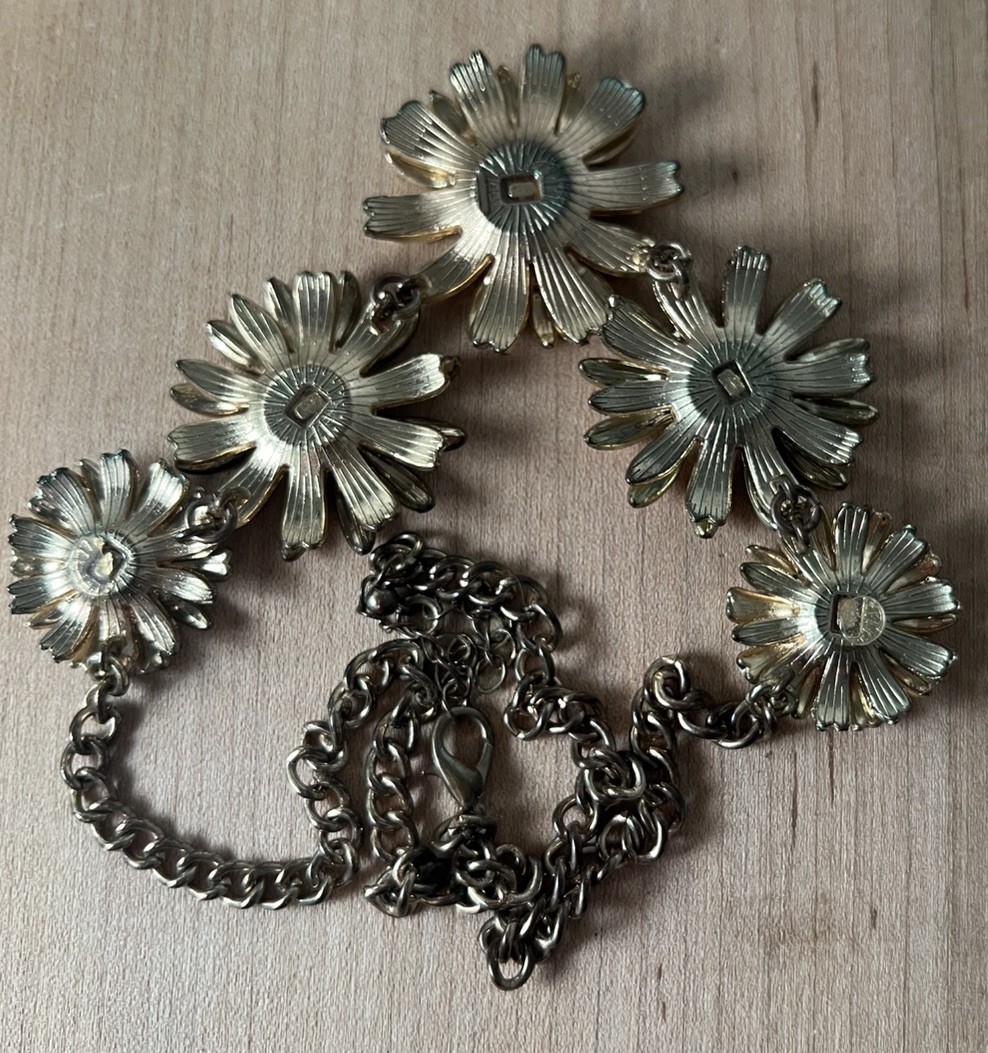 VTG Daisy Cluster Necklace l Cream & Yellow l Center Enamel l Gold Tone