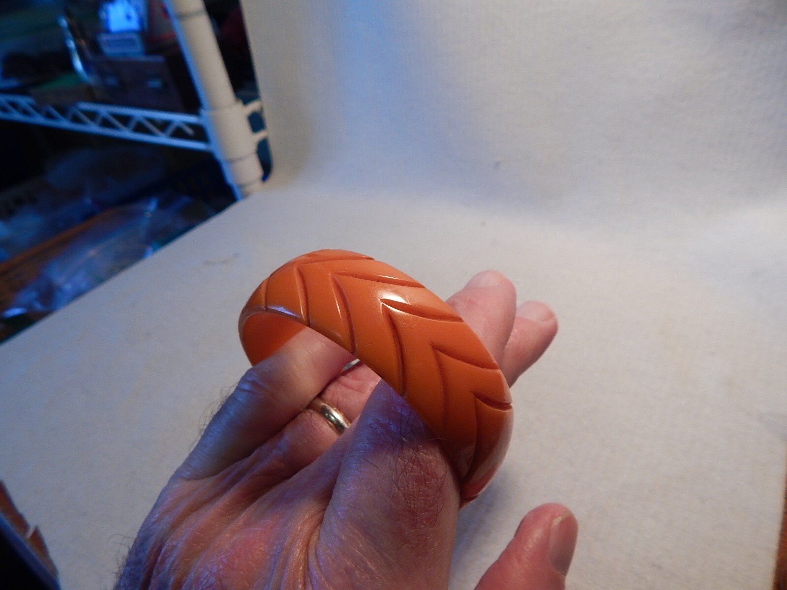 VTG 1930S TO 1950S BUTTERSCOTCH BAKELITE BRACELET CUFF CARVED 7/8 WIDE ESTATE