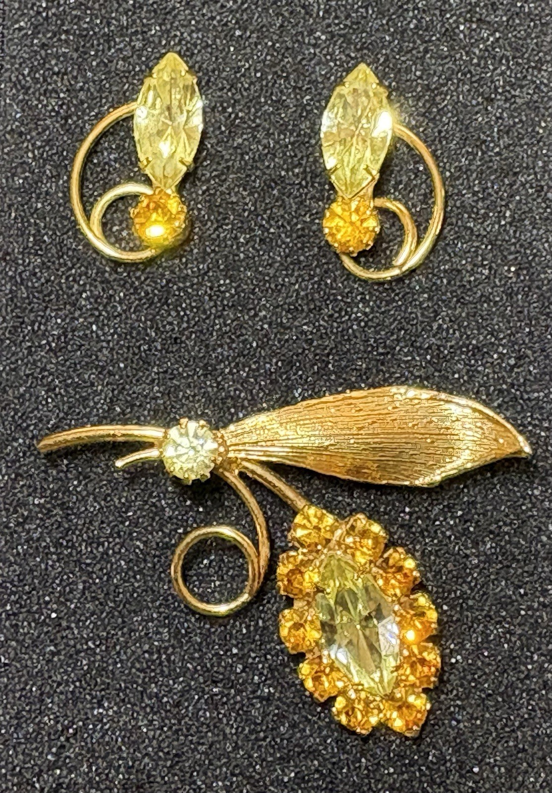Amber Yellow Rhinestone Pin Brooch With Matching Clip-on Gold Tone Earrings