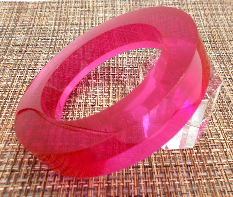 Vintage Clear Hot Pink Lucite Chunky Bangle Bracelet 1990s Designer 5/8″ Wide