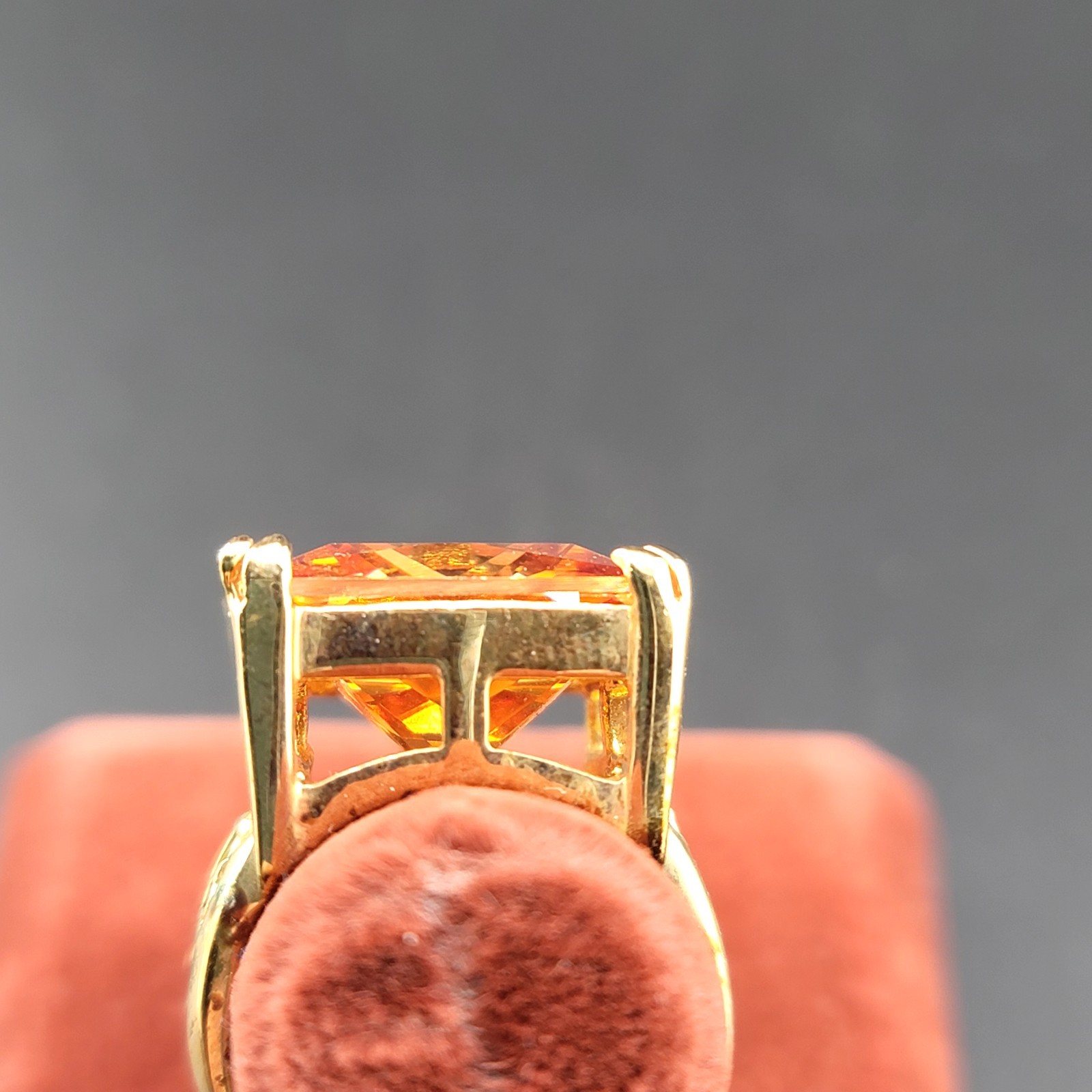 Vtg Sz 6 Ring Lg Citrine Cubic Zirconia 18KGE Fashion Jewelry Caged Lattice