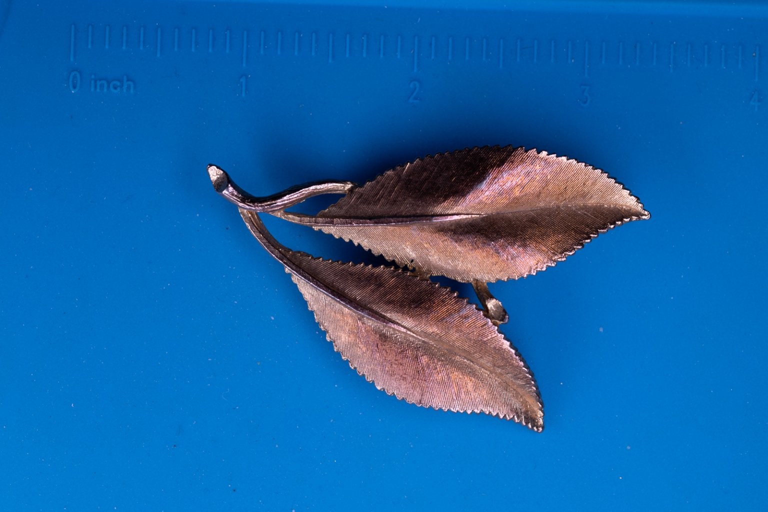 Vintage Leaf Brooch Pin Gold Tone 2.25″ Long Textured Nature Jewelry