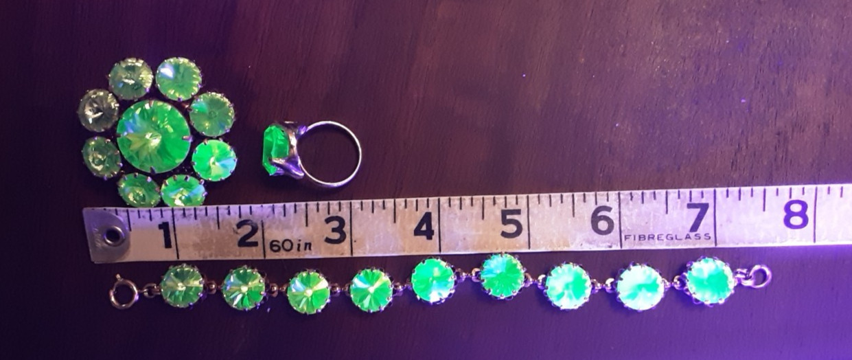 Vtg Light Green Rivoli Brooch, Bracelet, Ring Jewelry Set -Stunning!