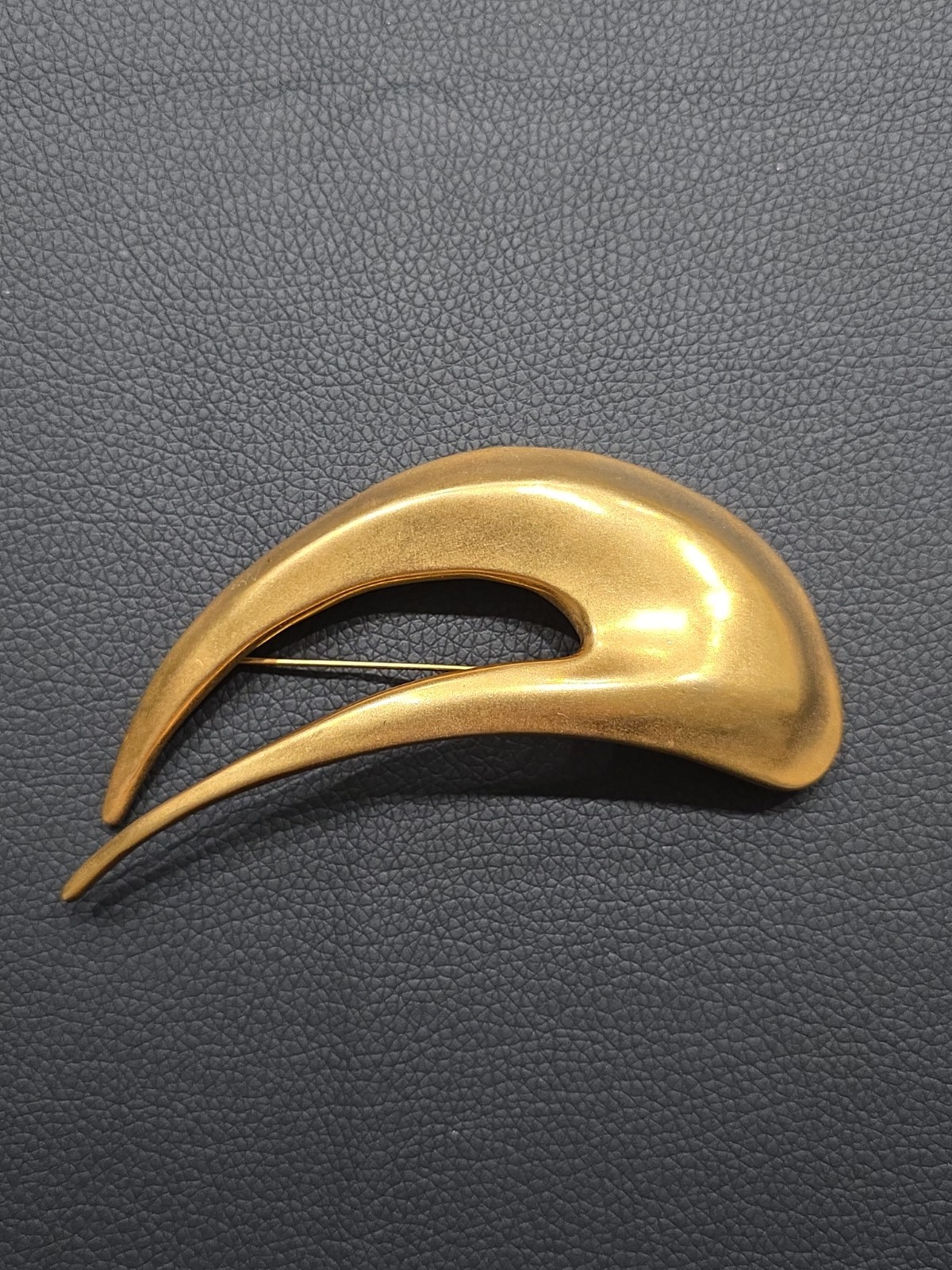 Robert Lee Morris RLM Gold Windswept Brooch Pin Matte Finish Signature Design