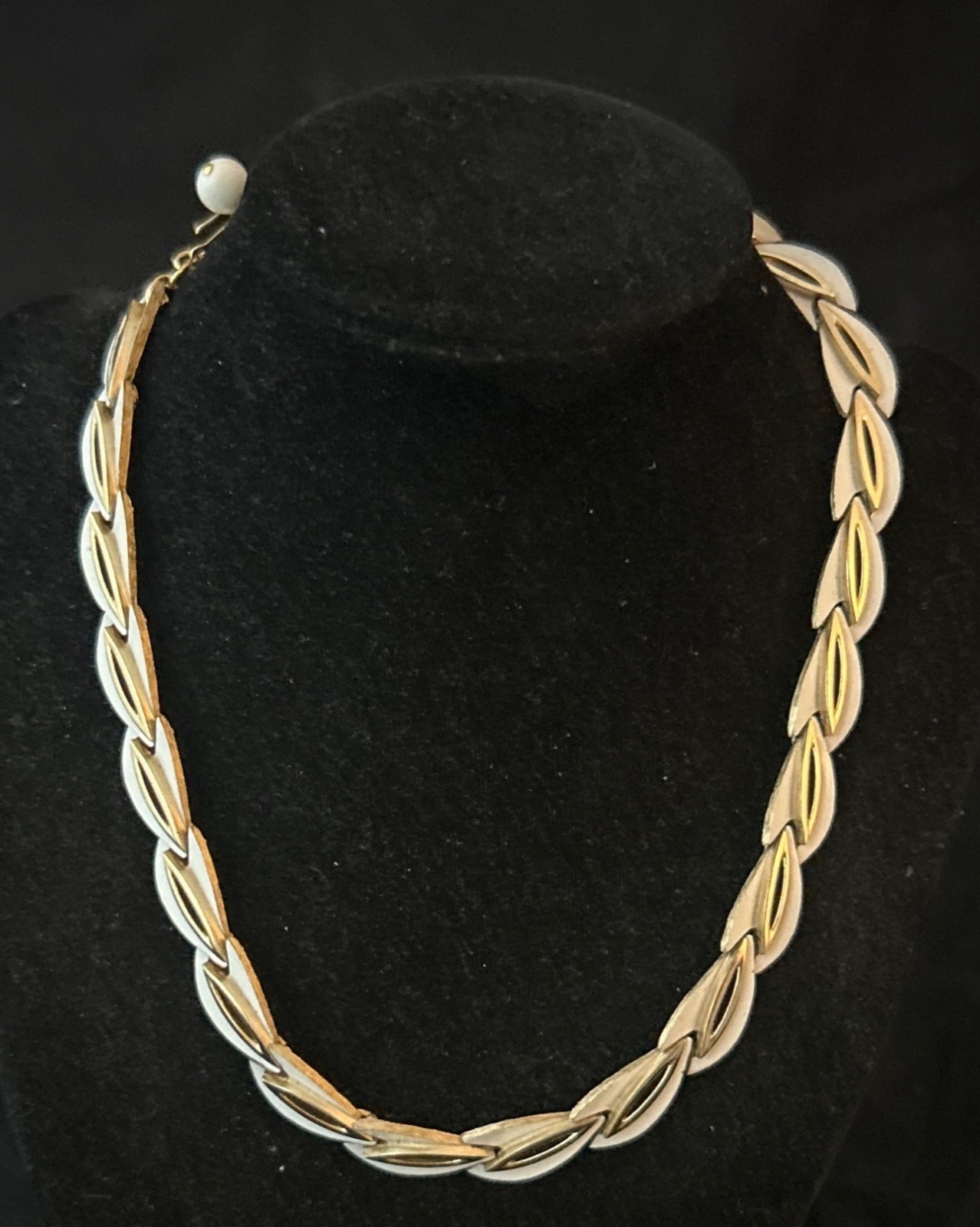 Trifari White Enamel Gold-Tone Adjustable Necklace 15-17” Vintage Leaf Design