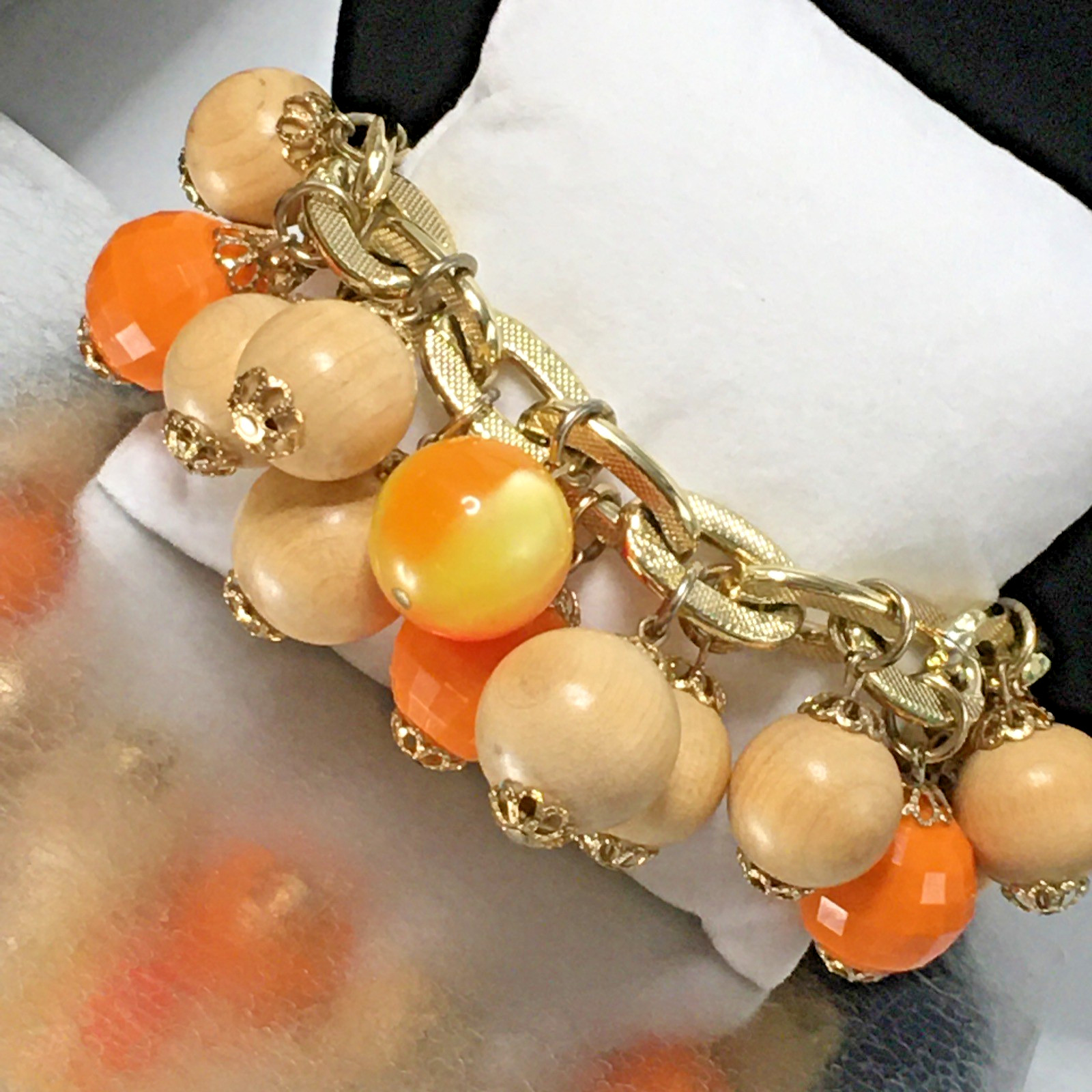 1960s VTG Chunky Multicolor Beaded Cha Cha Bracelet Lucite and Wood 8″