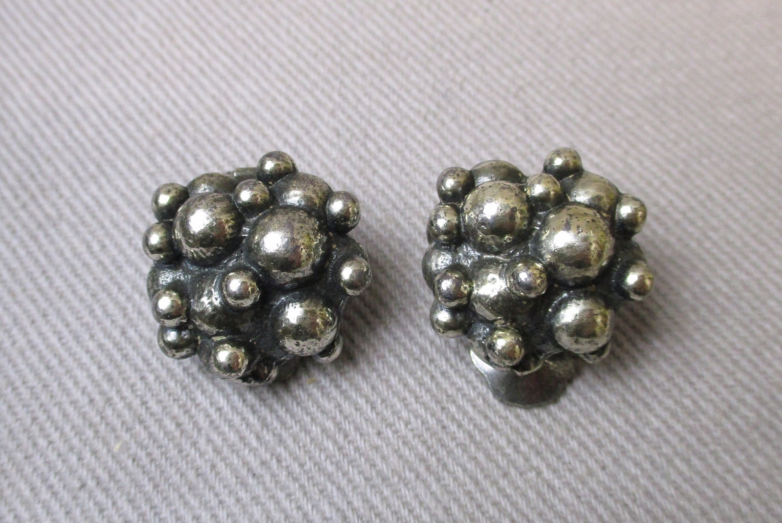 Vintage MCM Robert Zentall Silver Tone Modernist Brutalist Clip On Earrings