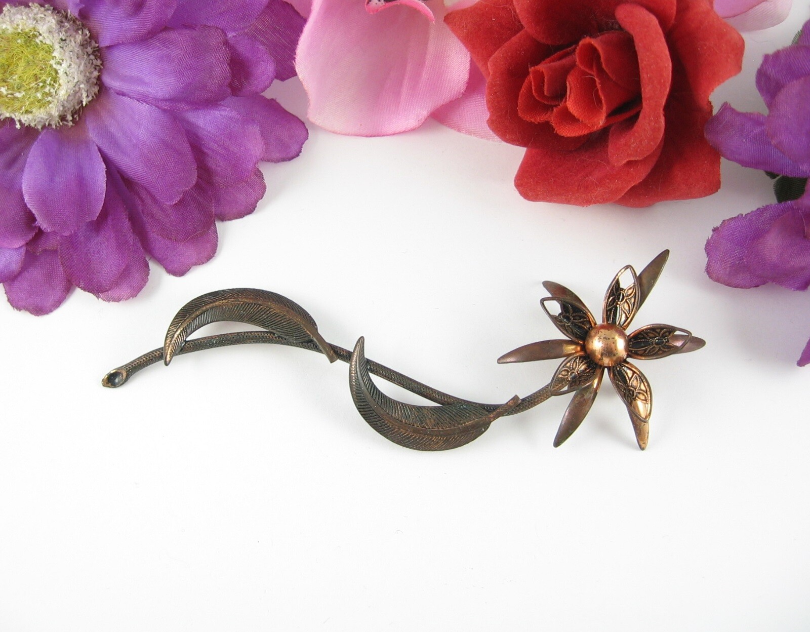 Loooong PIN COPPER FLOWER With A FEATHER TWIST Vintage Brooch Floral 4 1/2″