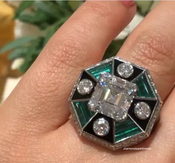 Vintage & Antique Art Deco Gorgeous Women’s Ring With White CZ, Emerald & Onyx