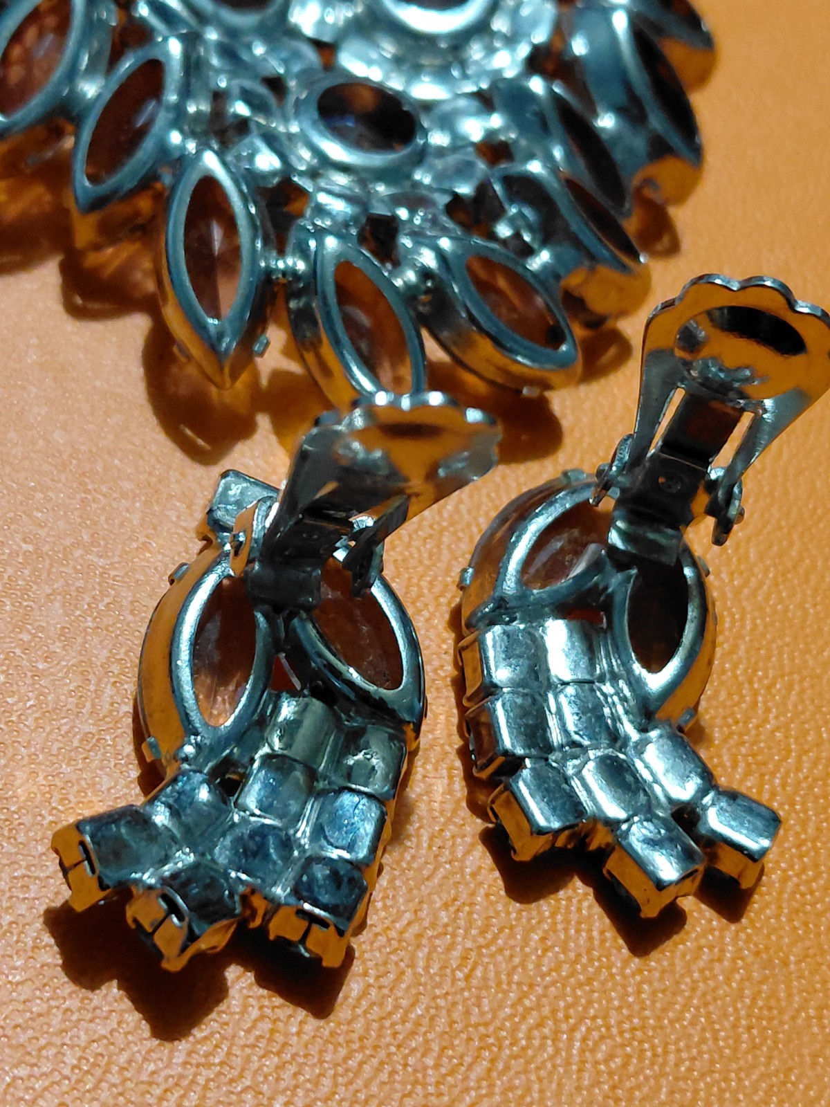Vtg Brooch And Clip On Earrings (Juliana Style) Not Signed