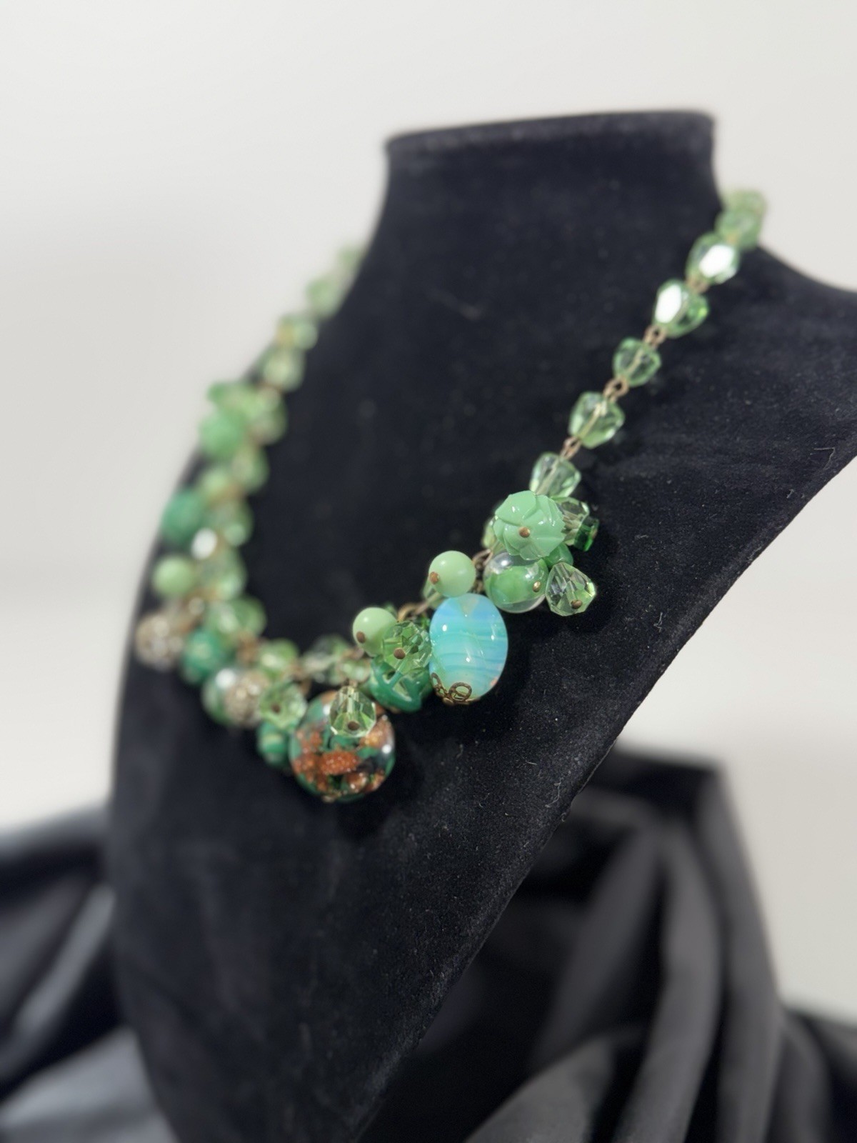 Stunning Vintage Green Bauble Faceted Czech Glass Necklace 16”