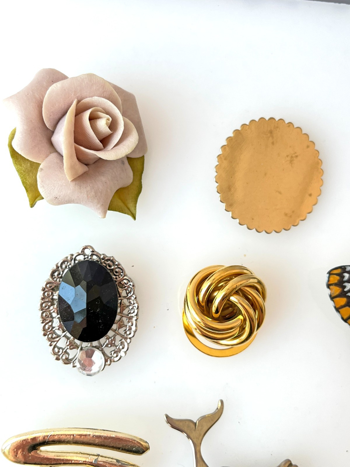 Lot Vintage 20 Brooches Flowers, Butterflies, Boat, Fish, Horse, Hearts, Cameo