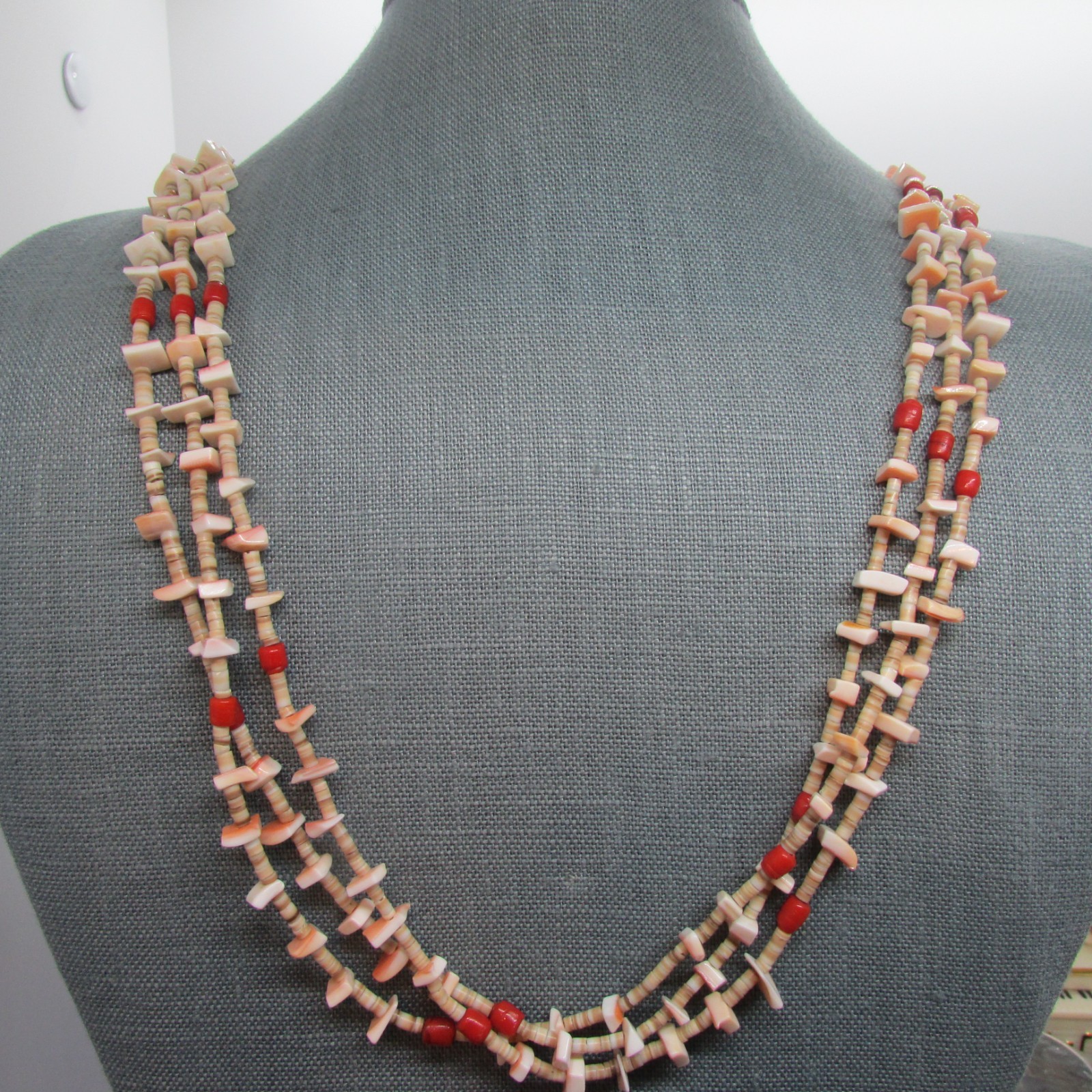 VTG SW 3 STRAND LIGHT SHELL HEISHI & PINK SHELL AND RED BEADS, NO METAL