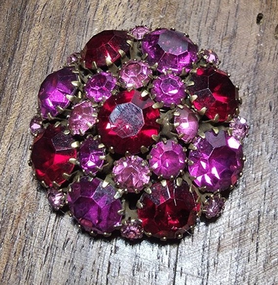 Weiss Fuchsia Dark Pink Red Domed Rhinestone Cluster Vintage Retro Statement Pin