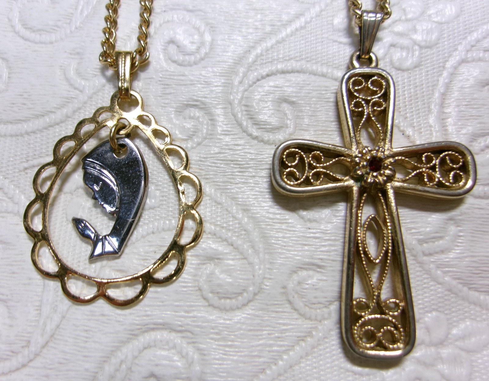 Lot of Religious Necklaces – Christian – Cross – Rosary – Some Vintage