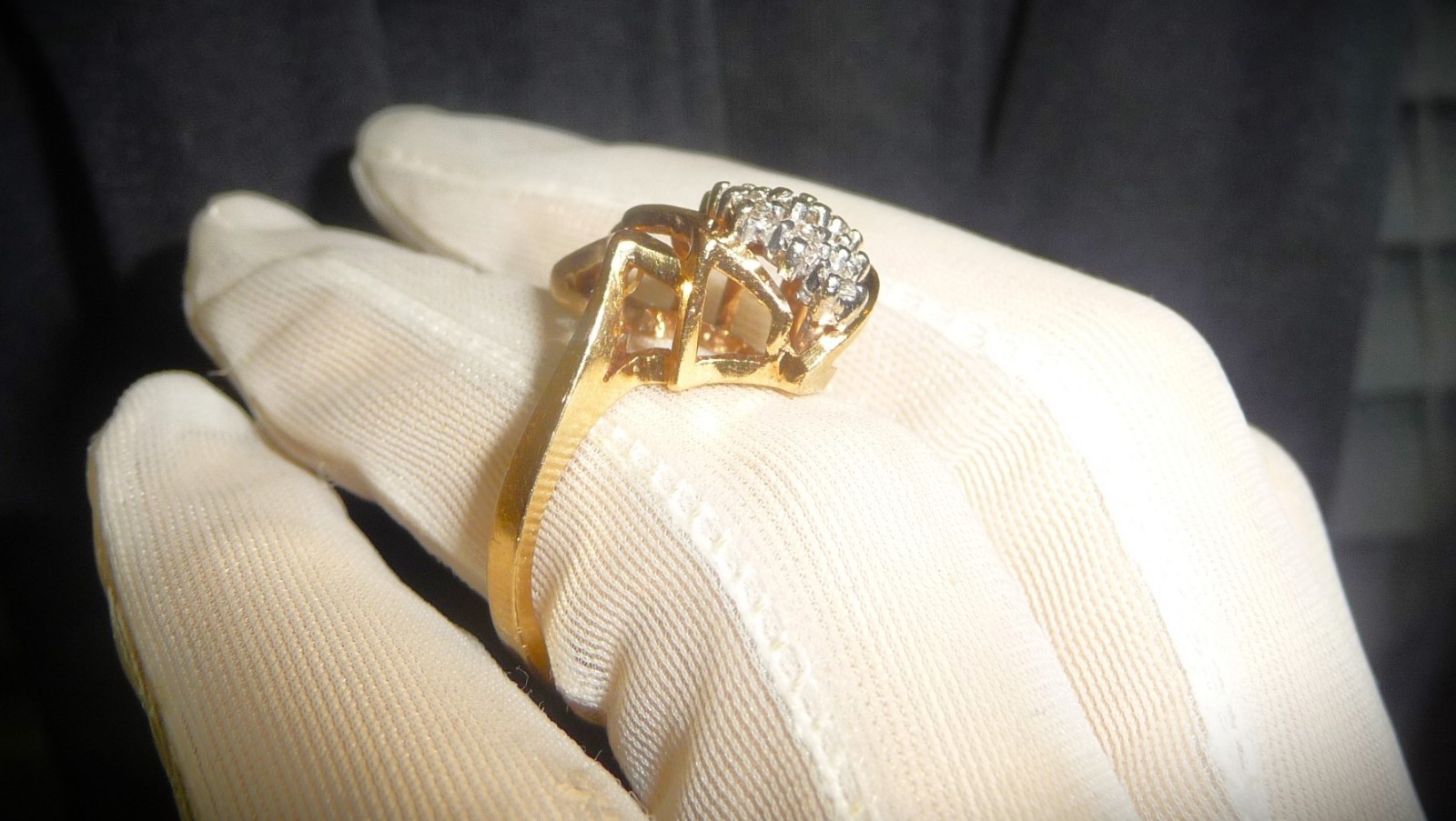 GORGEOUS ESTATE VINTAGE DESIGNER VR 14K YELLOW GOLD DIAMOND CLUSTER RING!