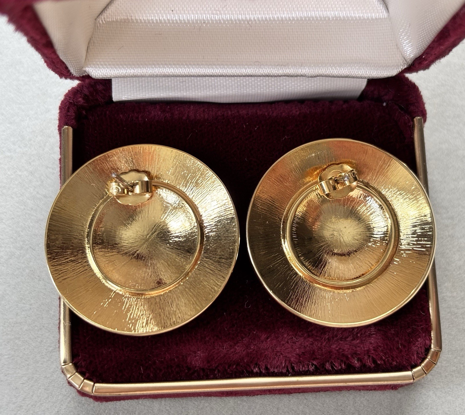 Vintage gold-tone and ivory resin round stud earrings 30mm in diameter beautiful