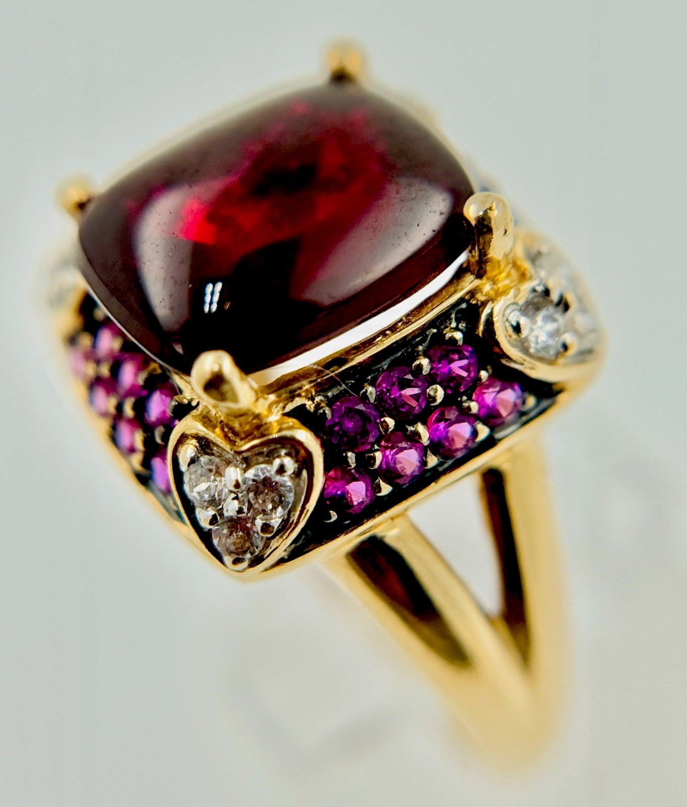 14K Gold gorgeous Garnet,Safire & Diamonds Ring MEDA size 6.25, 5g approximately