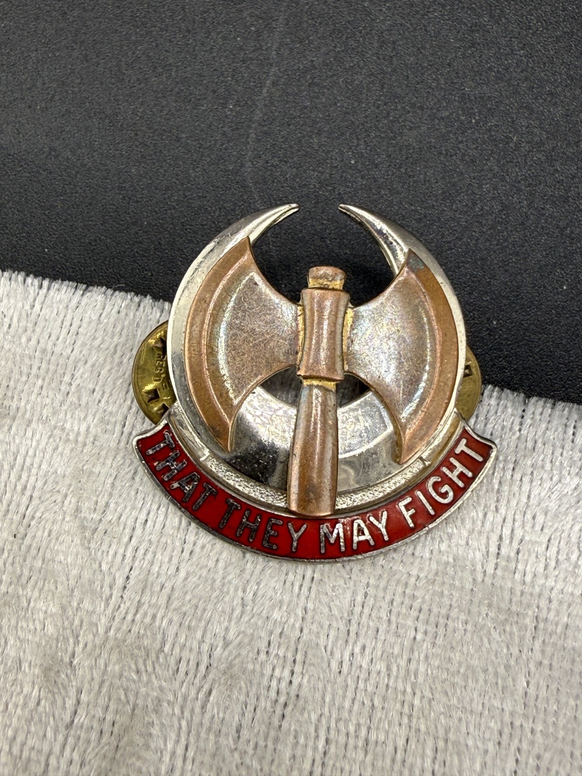 Vintage Army 224th Engineer Battalion Unit Crest Pin That They May Fight