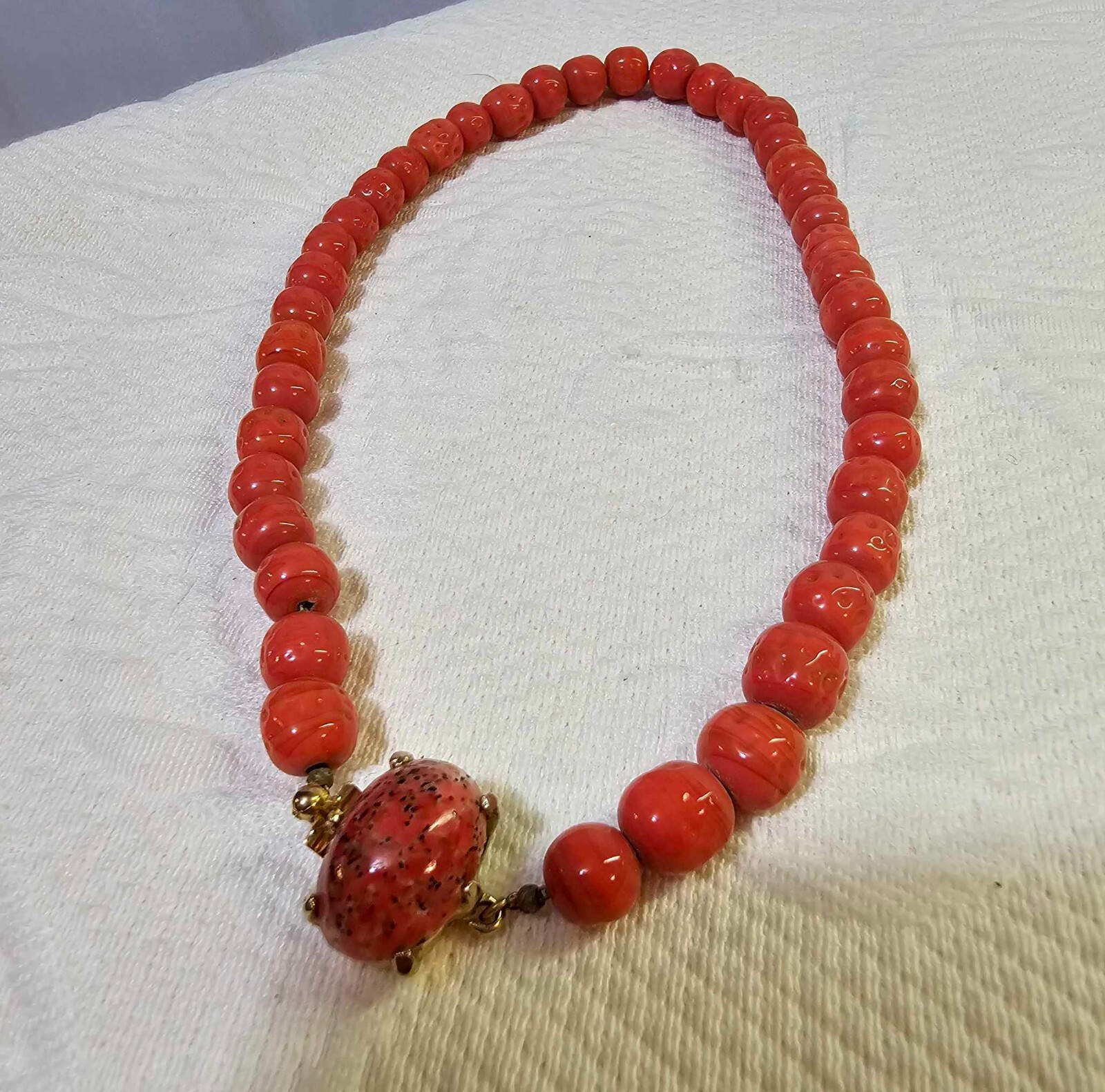 Vtg Orange Salmon Coral COLOR Stone/Glass Beads Choker Necklace 15in”-S16