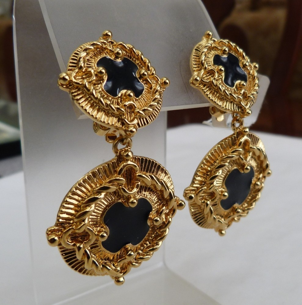 2 3/8″ VTG SIGNED ST JOHN BLACK ENAMEL ETRUSCAN DANGLE DROP EARRINGS NEW W/TAGS
