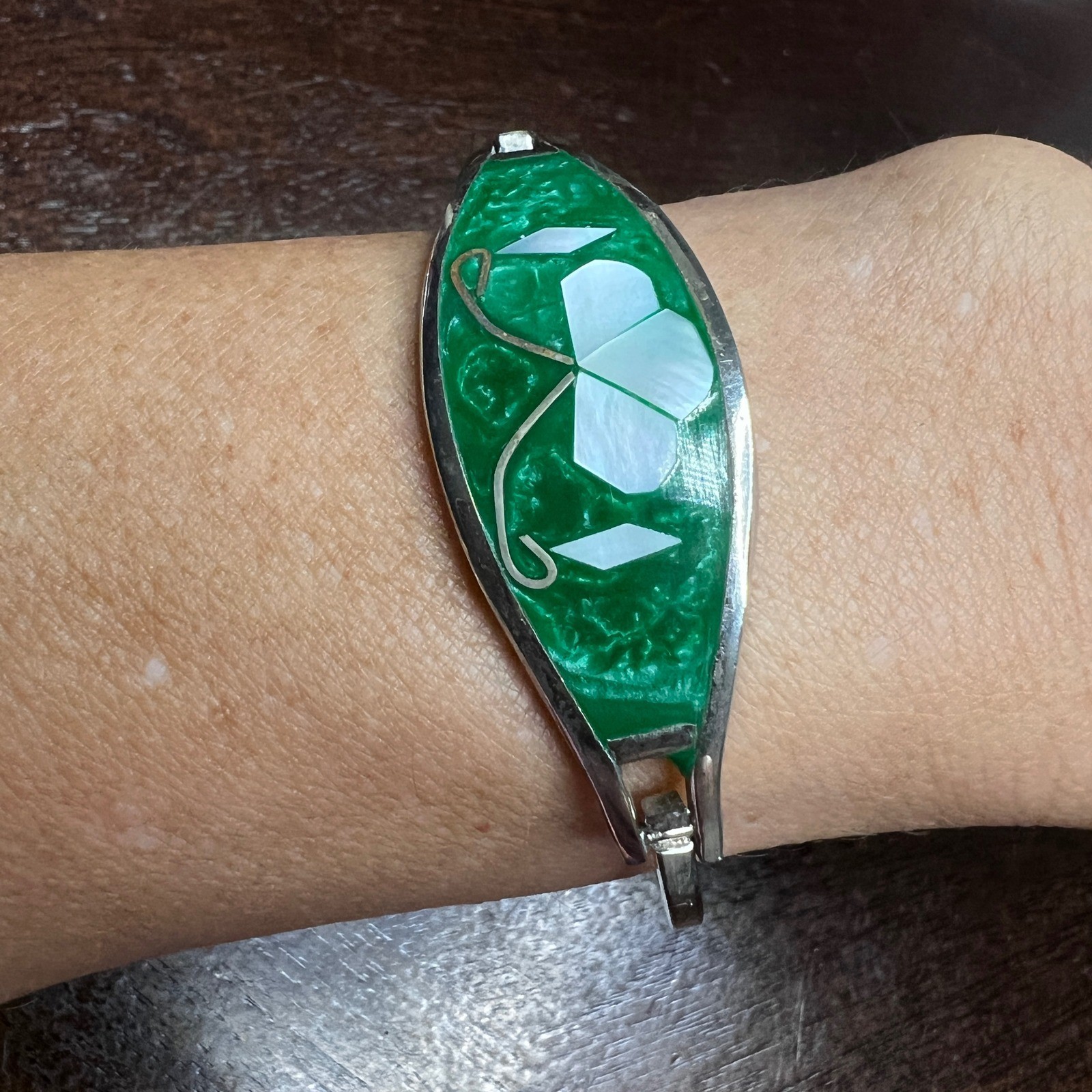 Vintage Alpaca Mexico Abalone Bangle Bracelet Silver Tone 7.5″ Green Enamel