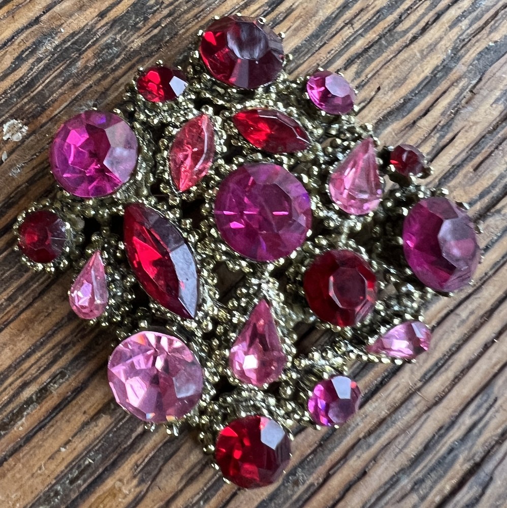 Vintage Weiss Shades of Pink & Red Different Shapes Brutalist RS Pin 2 1/4″ H”