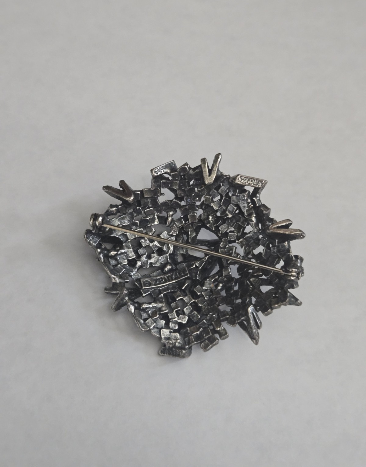 Collectible Robert Zentall Gun Metal Tone Brooch Pin Signed Modernist Brutalist