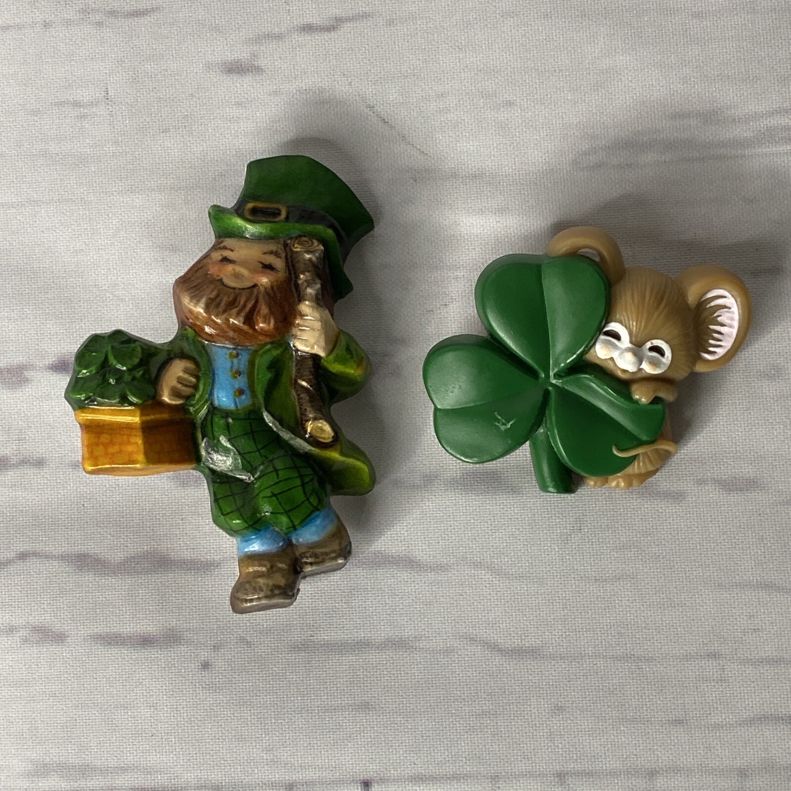 2 VTG 80s HALLMARK Irish St Patrick Day Shamrock Mouse Leprechaun Brooch Pins