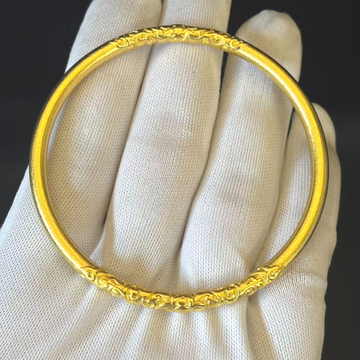 VTG Relief Floral Bangle Bracelet Gold-plated (NOT SURE) no mark, 7.8 inch