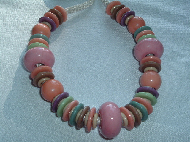 VINTAGE PASTEL MULTI-COLOR LUCITE BEAD NECKLACE