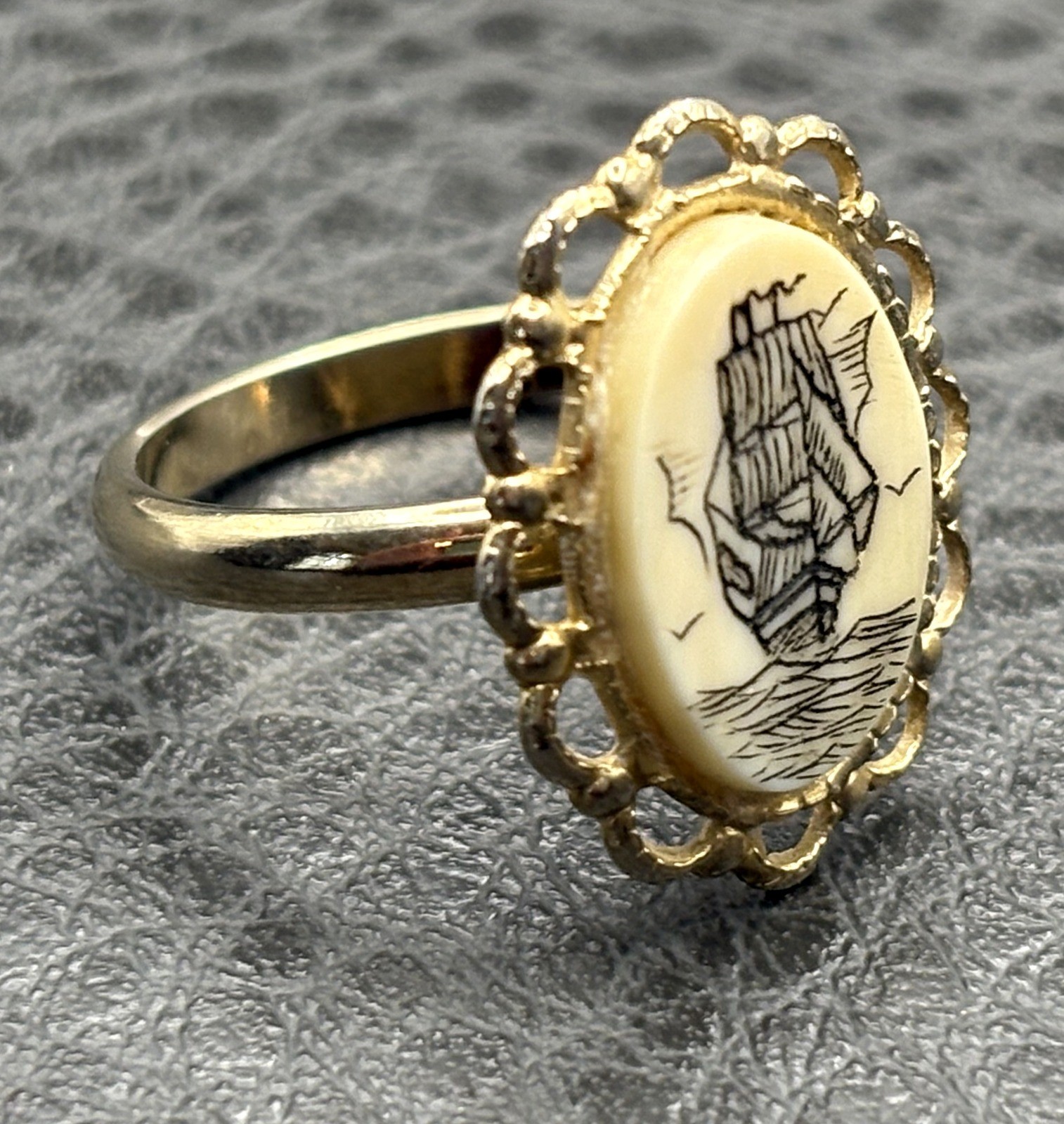 Vintage Ship Gold Tone Filigree Sea Nautical Painted Resin Oval Statement Size 6