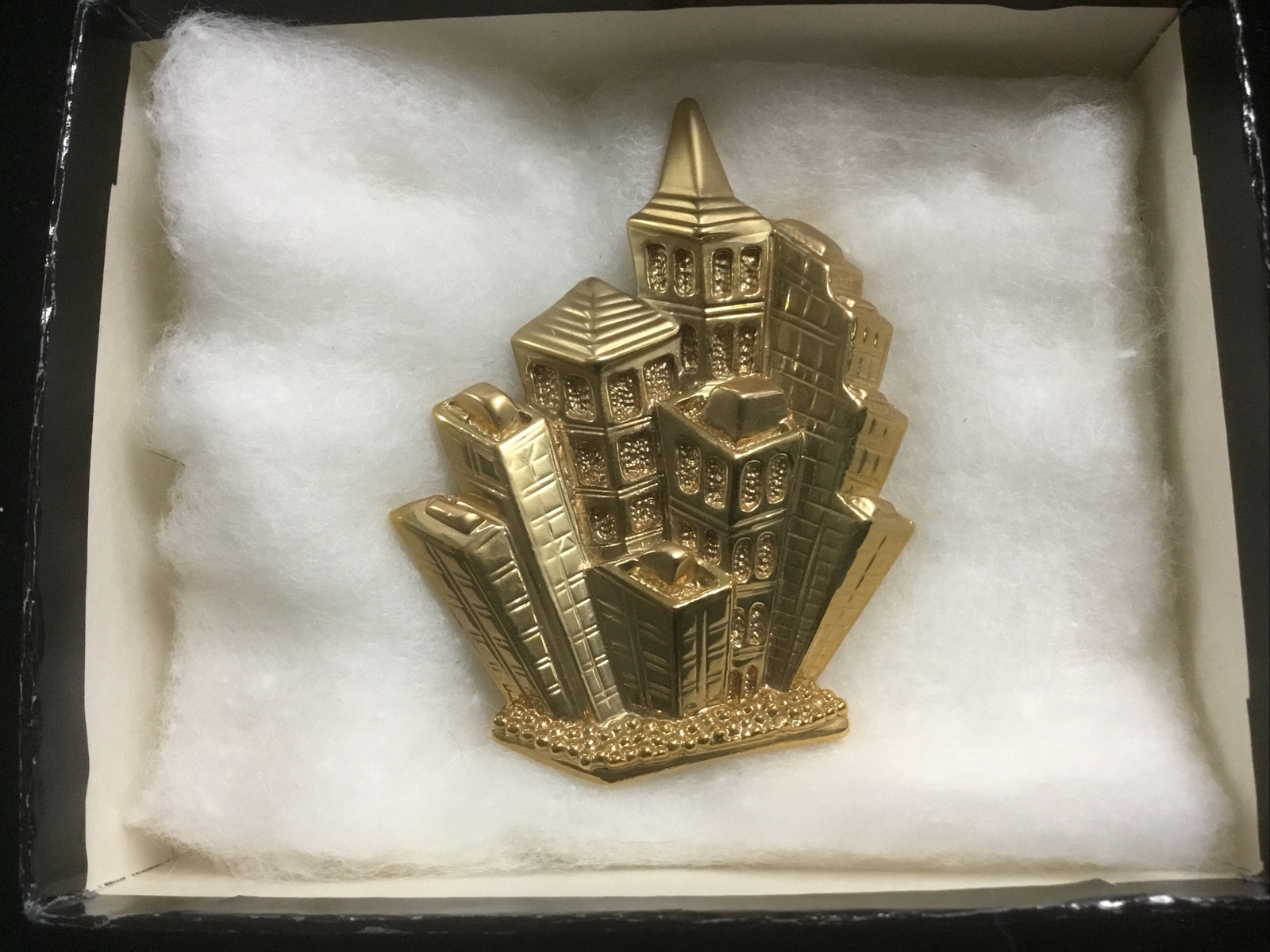 Vintage Park Lane Gold Tone ‘City High Rise Buildings’ Brooch Pin original box