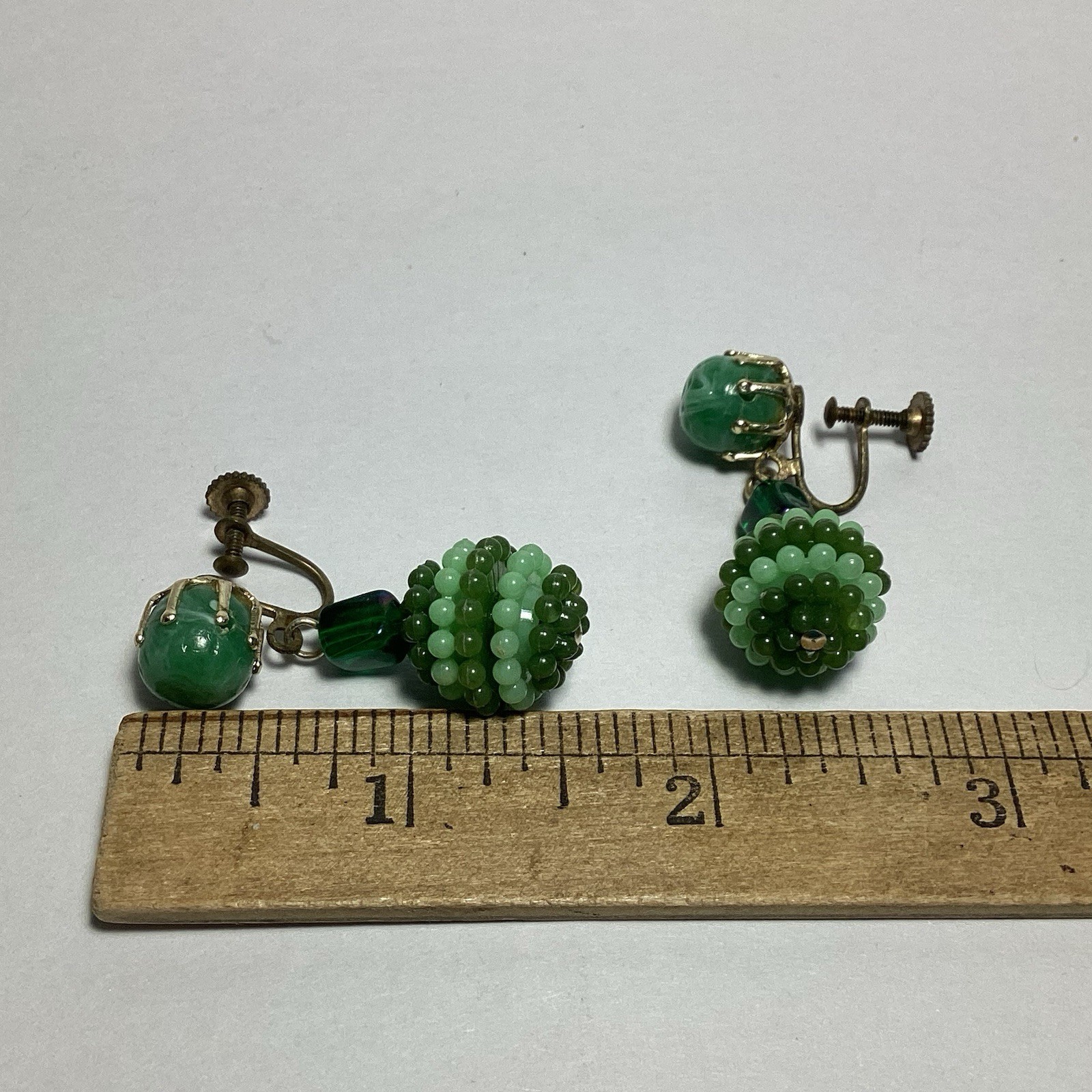 AWESOME VTG MOD PAIR OF GREEN DROP DANGLE CLIP-ON EARRINGS JAPAN GLASS PLASTIC