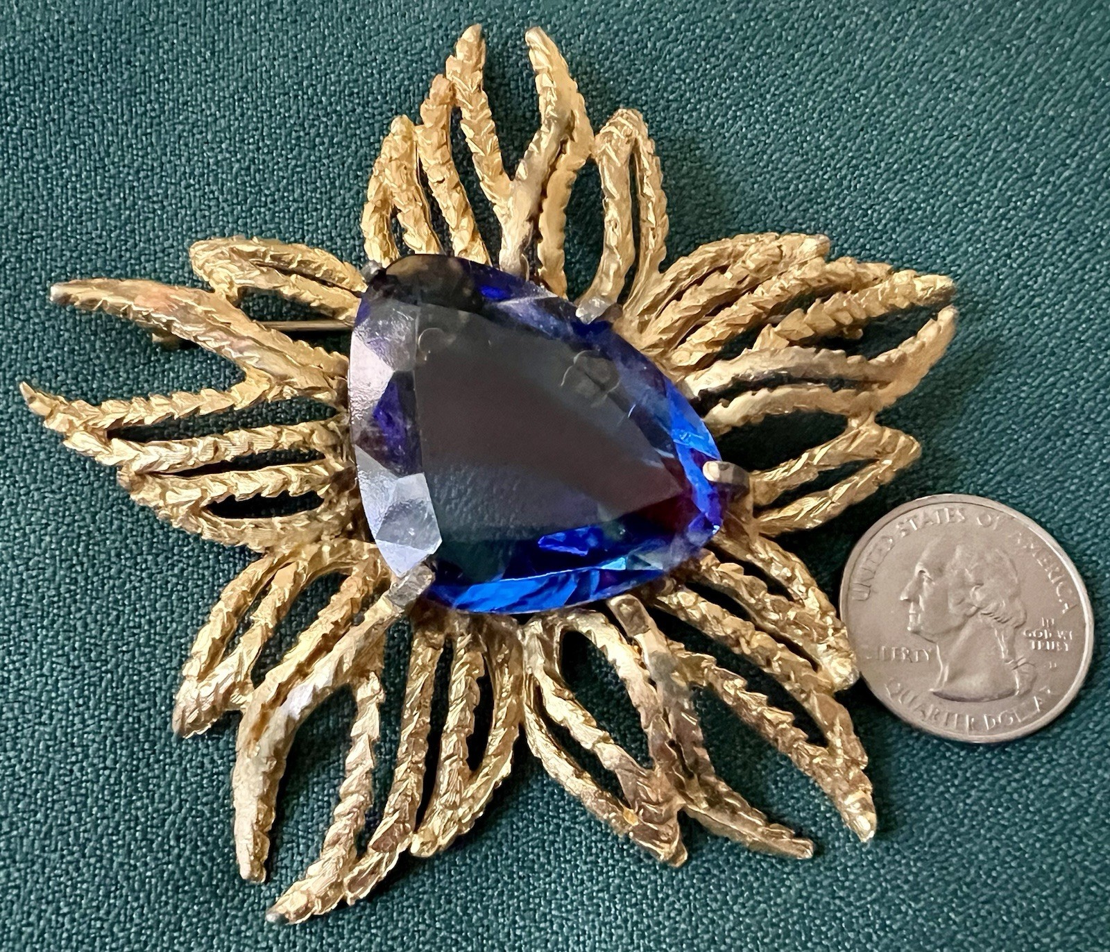 RETRO DRAMATIC VINTAGE COSTUME GILT METAL STAR LARGE PURPLE BLUE STONE BROOCH