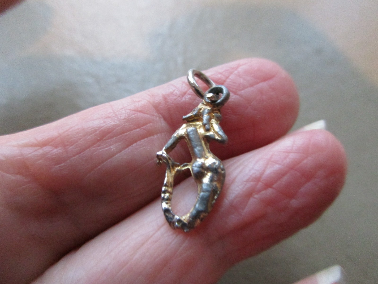VINTAGE RETRO OLD GOLD TONE CUTE MERMAID FOB CHARM PENDANT NECKLACE BRACELET UK