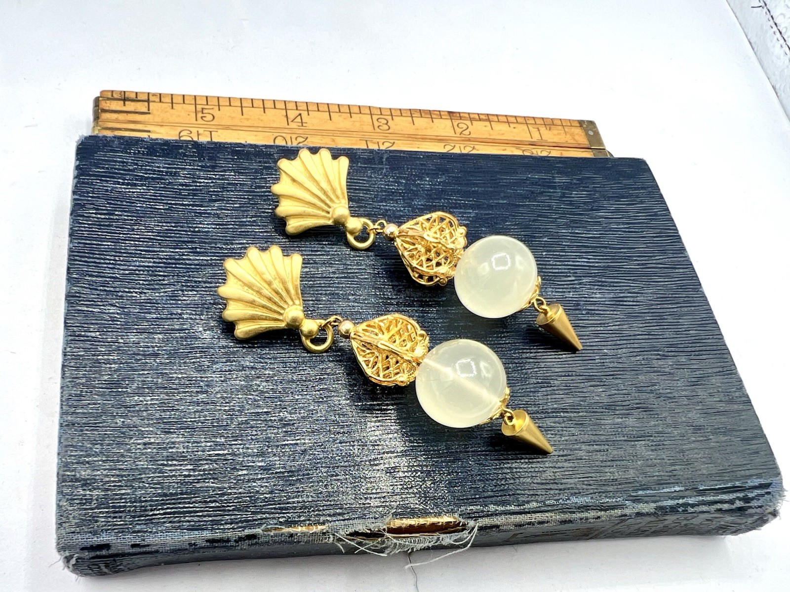 Vintage 1980s RO-DO Gold Filigree Lemon Moon Onyx Bead Earrings Dangles NOS YT