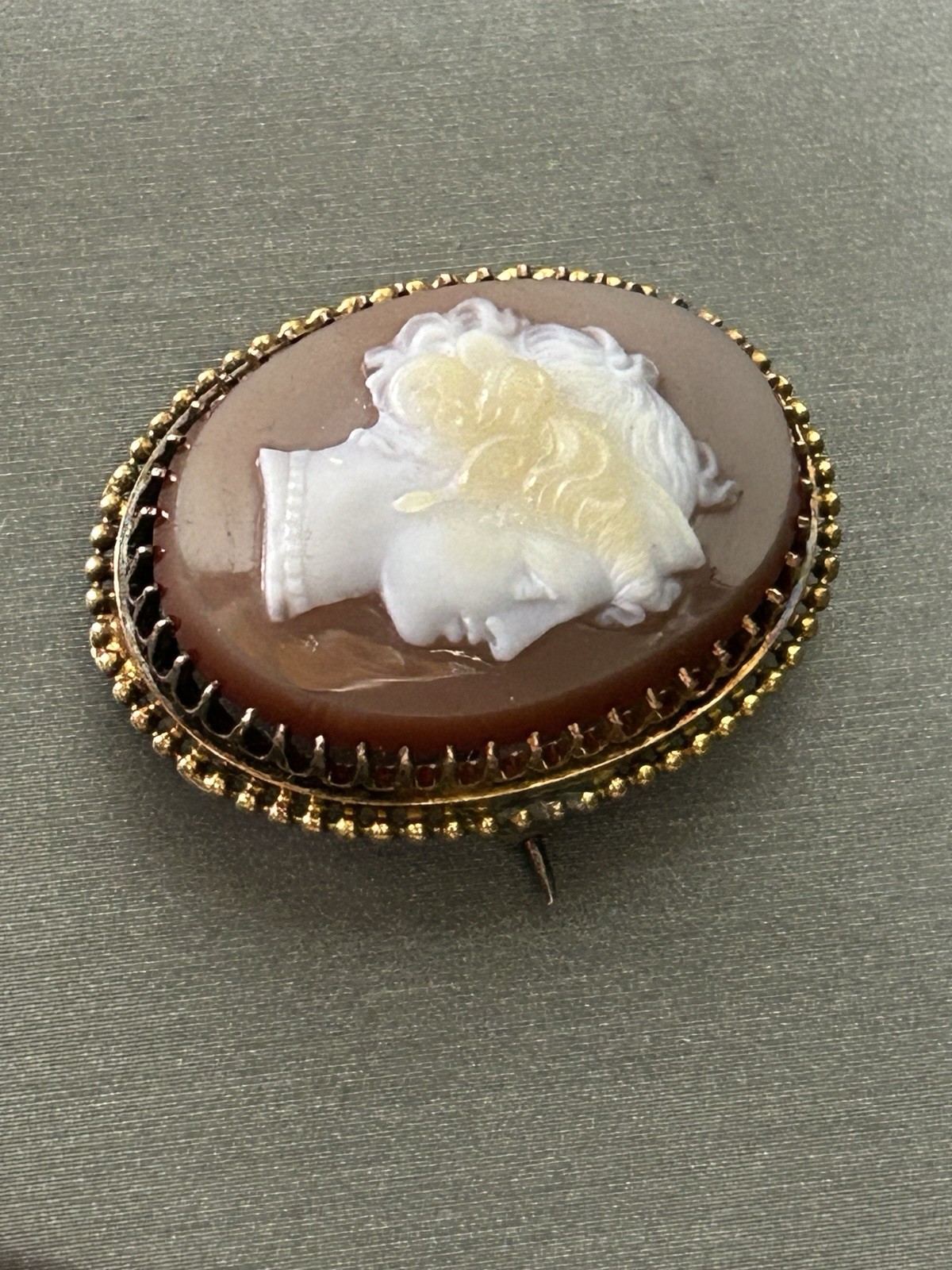 Antique Carved Shell Cameo Brooch Gold Frame Victorian Lady Portrait*