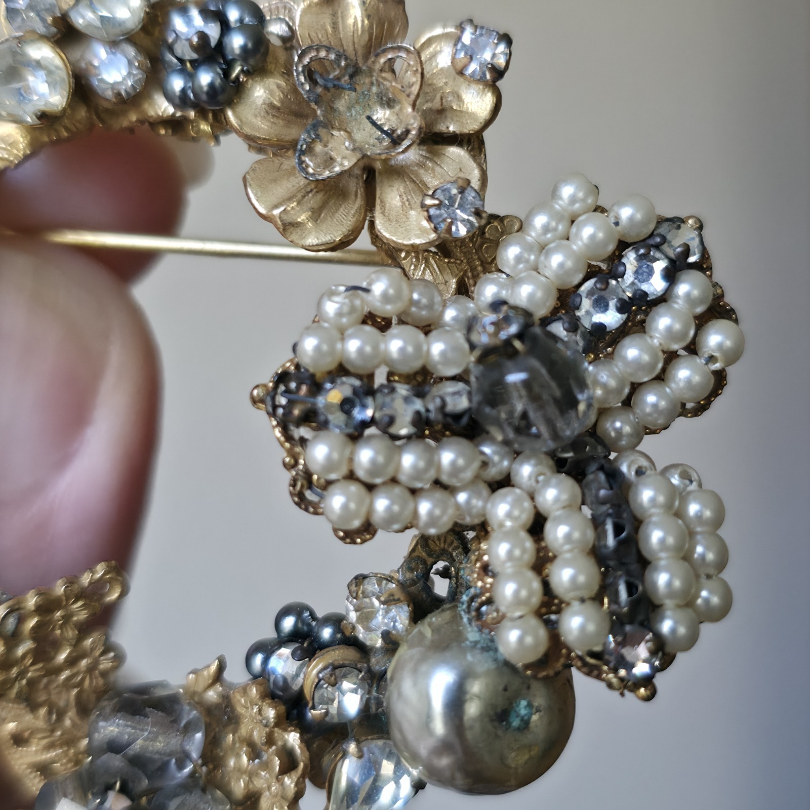 Vinatge Original By Robert Brooch Faux Pearl Gray Smokey Stones Gold Tone READ