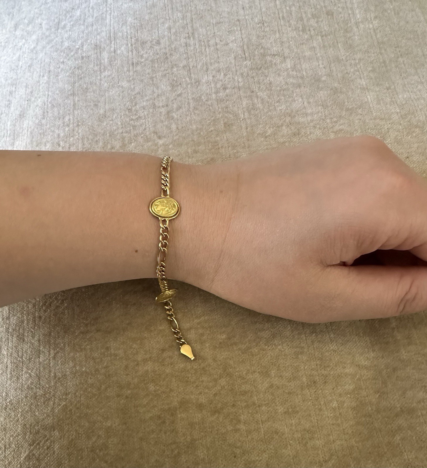 Vintage 18K Yellow Gold Italian Woman Cameo Figaro Chain Bracelet, 8 Inches