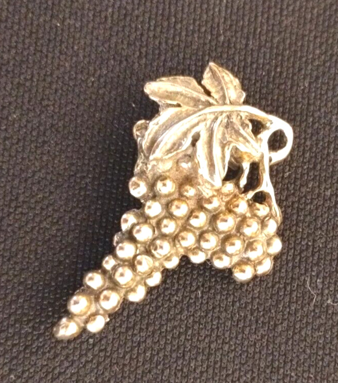 Vintage Zentall Signed Leaf Brooch Grapes Fruit Gold Toned