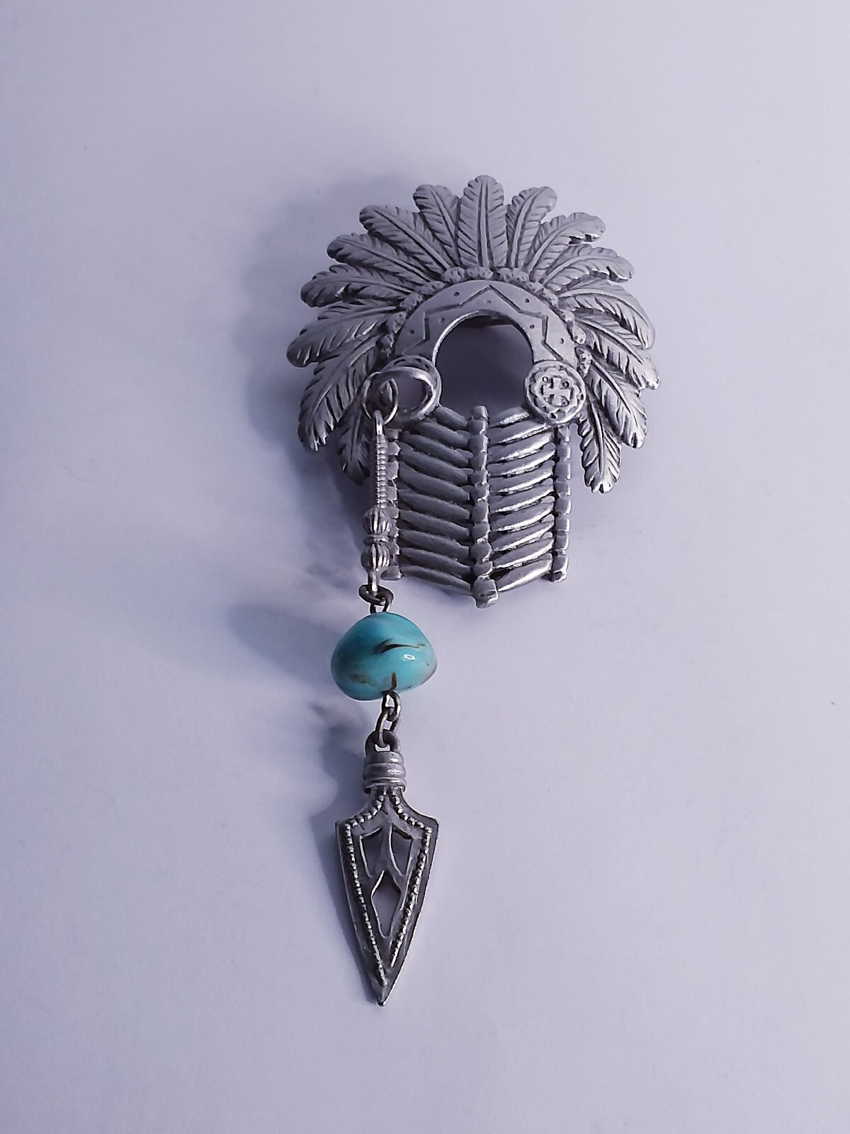 JJ Native American Headdress Broach Pewter Dangle Pin Chief Feathers Arrowhead