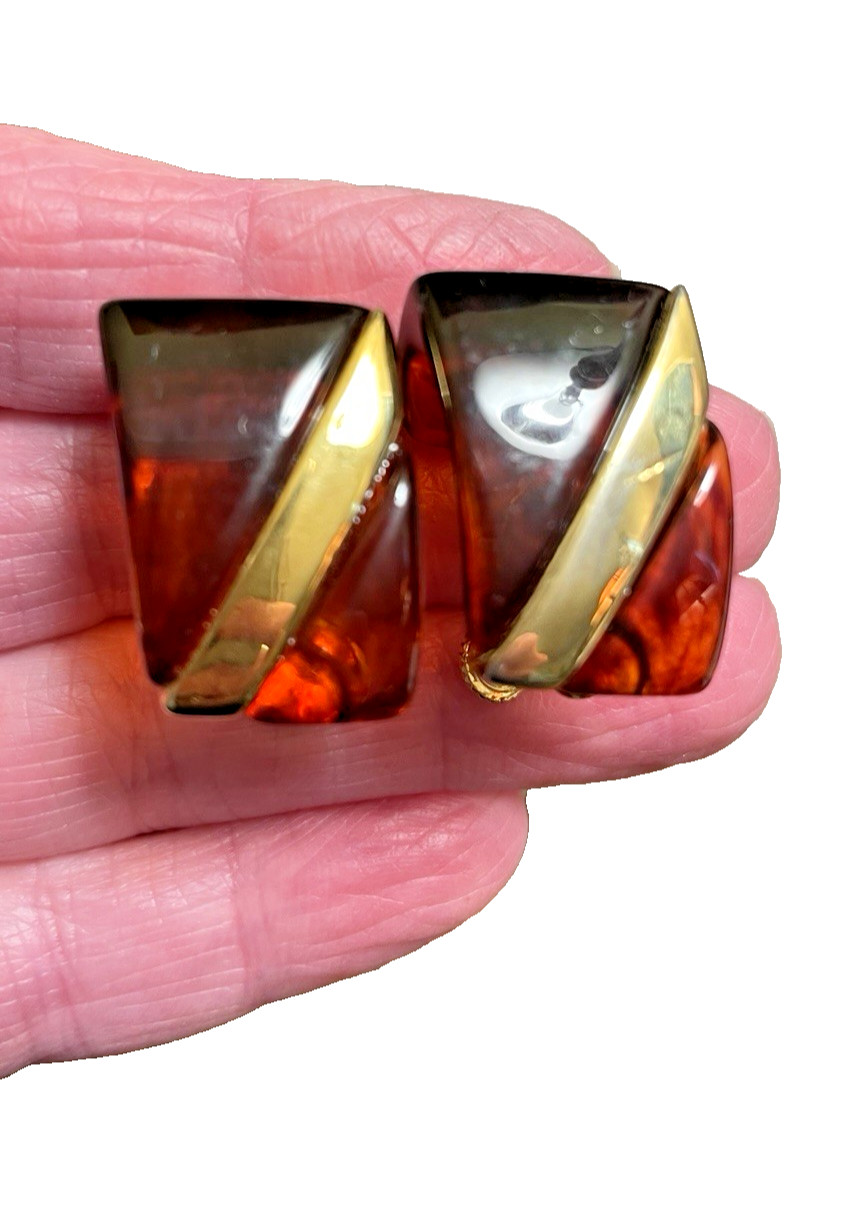 Vintage Napier Faux Amber Resin Screwback Earrings 1″ GoldtoneHigh-end Estate