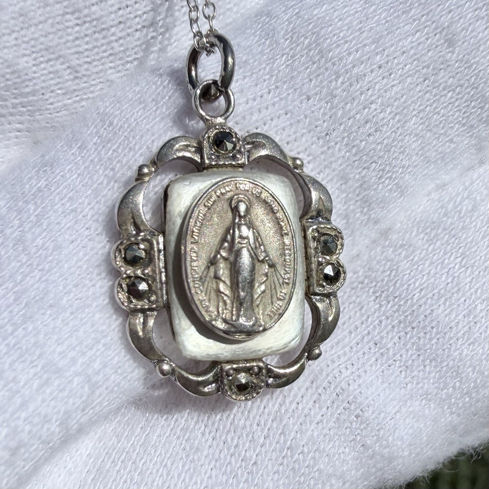 Vintage THEDA Sterling Silver Virgin Mary Miraculous Medal Pendant Necklace
