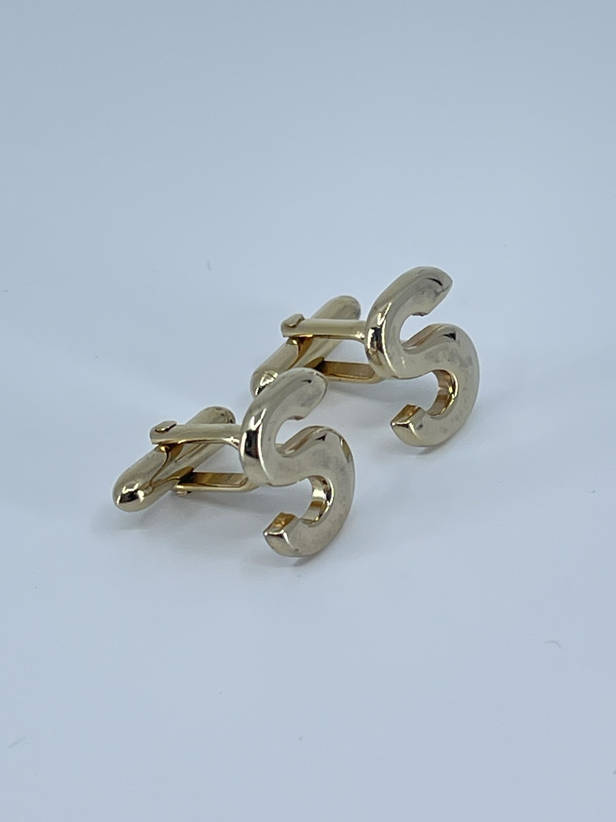 Vintage Swank cufflinks and tie clip monogram beveled S gold tone bullet backs
