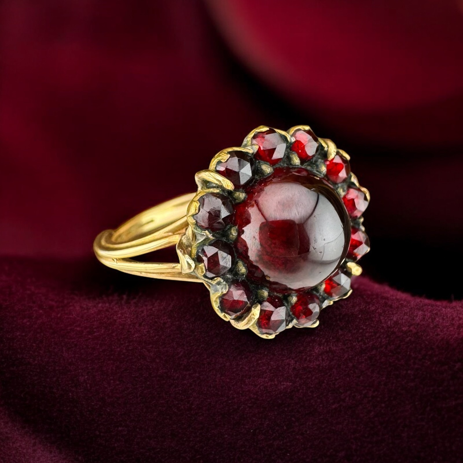 Antique Bohemian Garnet Cluster Ring 14 Karat Yellow Gold – Size 6.5, 4.4g