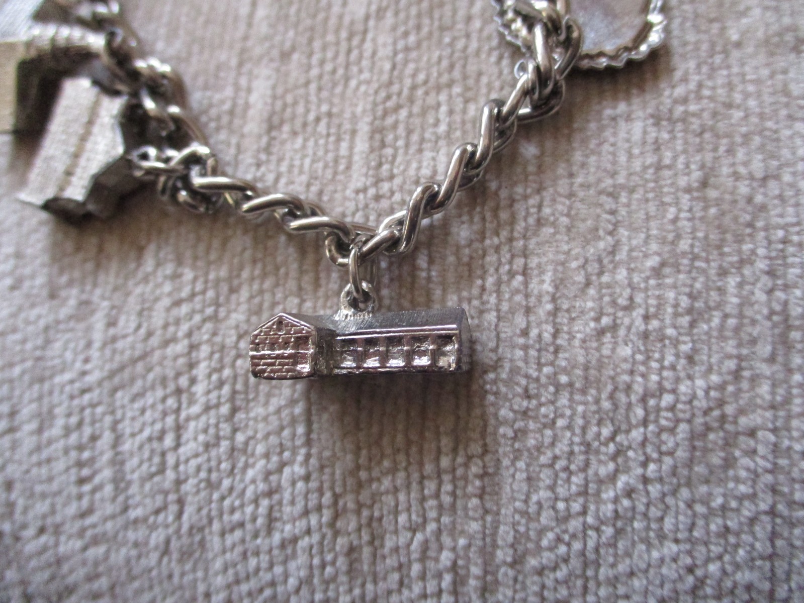 Vintage Silvertone Dangle Bracelet Wisconsin Seal and Buildings