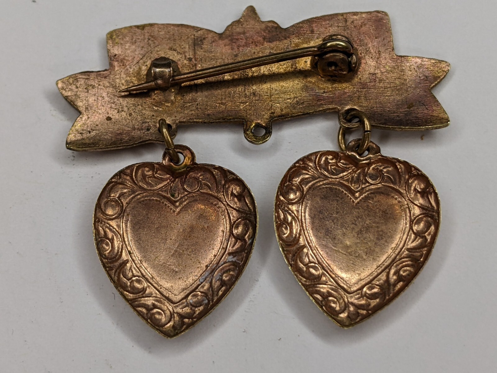 1949 Cute Brass Gold Tone Metal Plate Pin Ribbon Hearts Unique Marie Swirls 6E