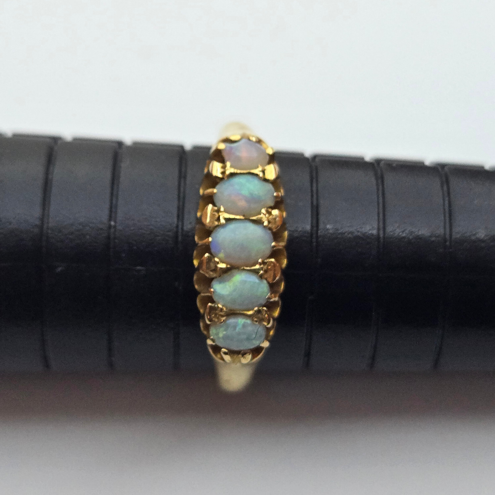 Vintage 18ct Yellow Gold Ring Opal Stones Year 1919 Hallmarked Ring Size P