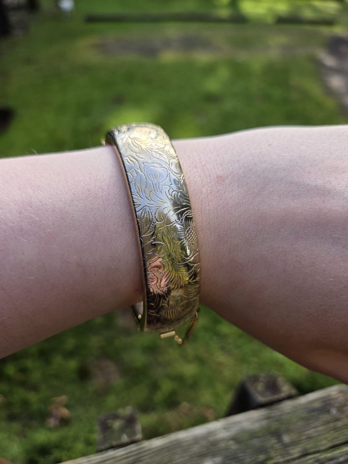 Vintage Floral Hinged Bangle Bracelet Gold Tone Flowers Victorian Style